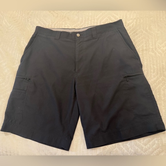 Callaway flat front black golf shorts with zip cargo pockets - Picture 1 of 7